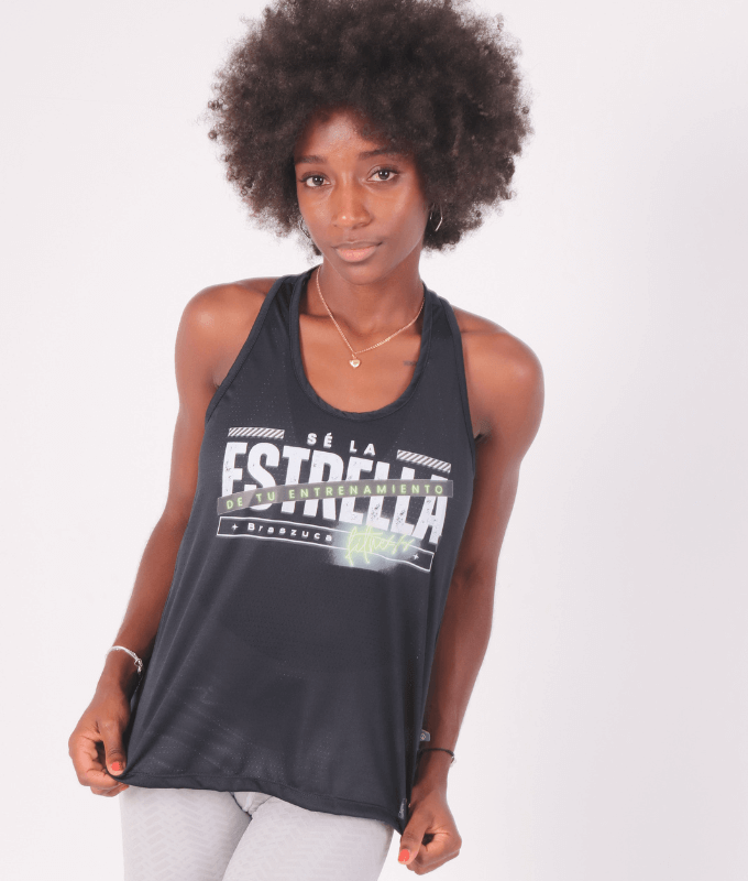 Camiseta deportiva femenina en color negro con frase motivadora