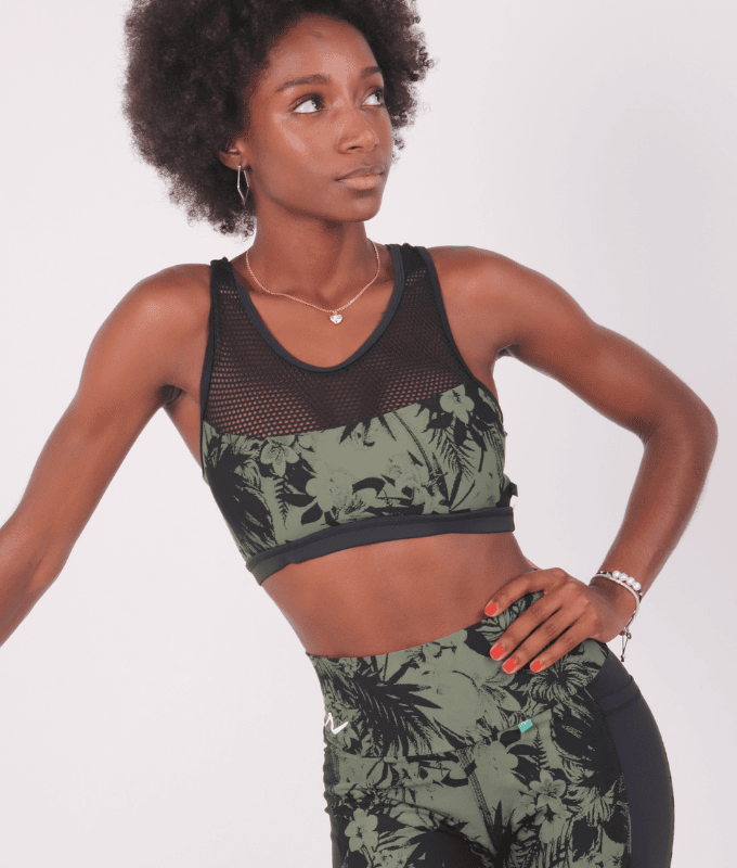 Conjunto de sujetador deportivo y leggings en jacquard de poliamida estampado floresta tropical en colores verde militar y negro