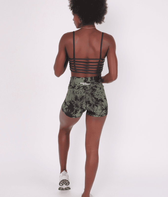 Conjunto de top deportivo y shorts en jacquard de poliamida estampado floresta tropical en colores verde militar y negro